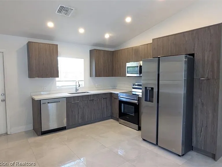 533 Embracer St NW — Photo 5