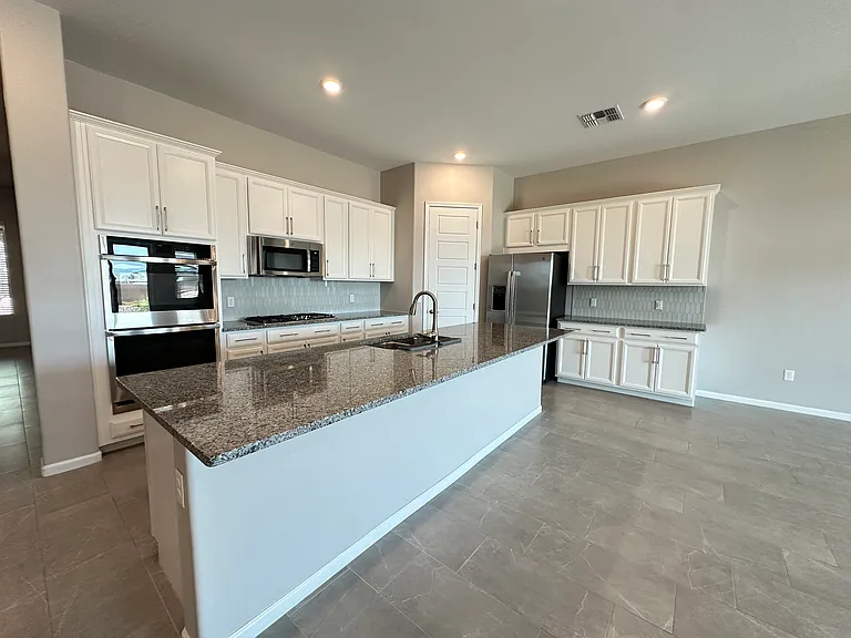 12474 N Appling Ave — Photo 10