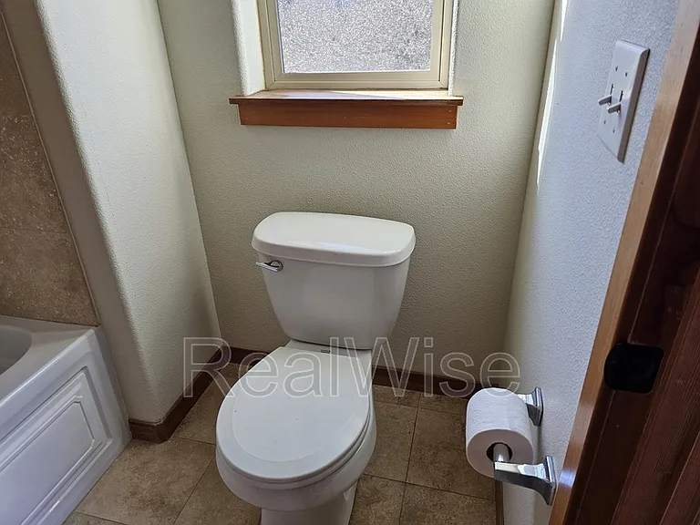 511 NE 84th Cir — Photo 13