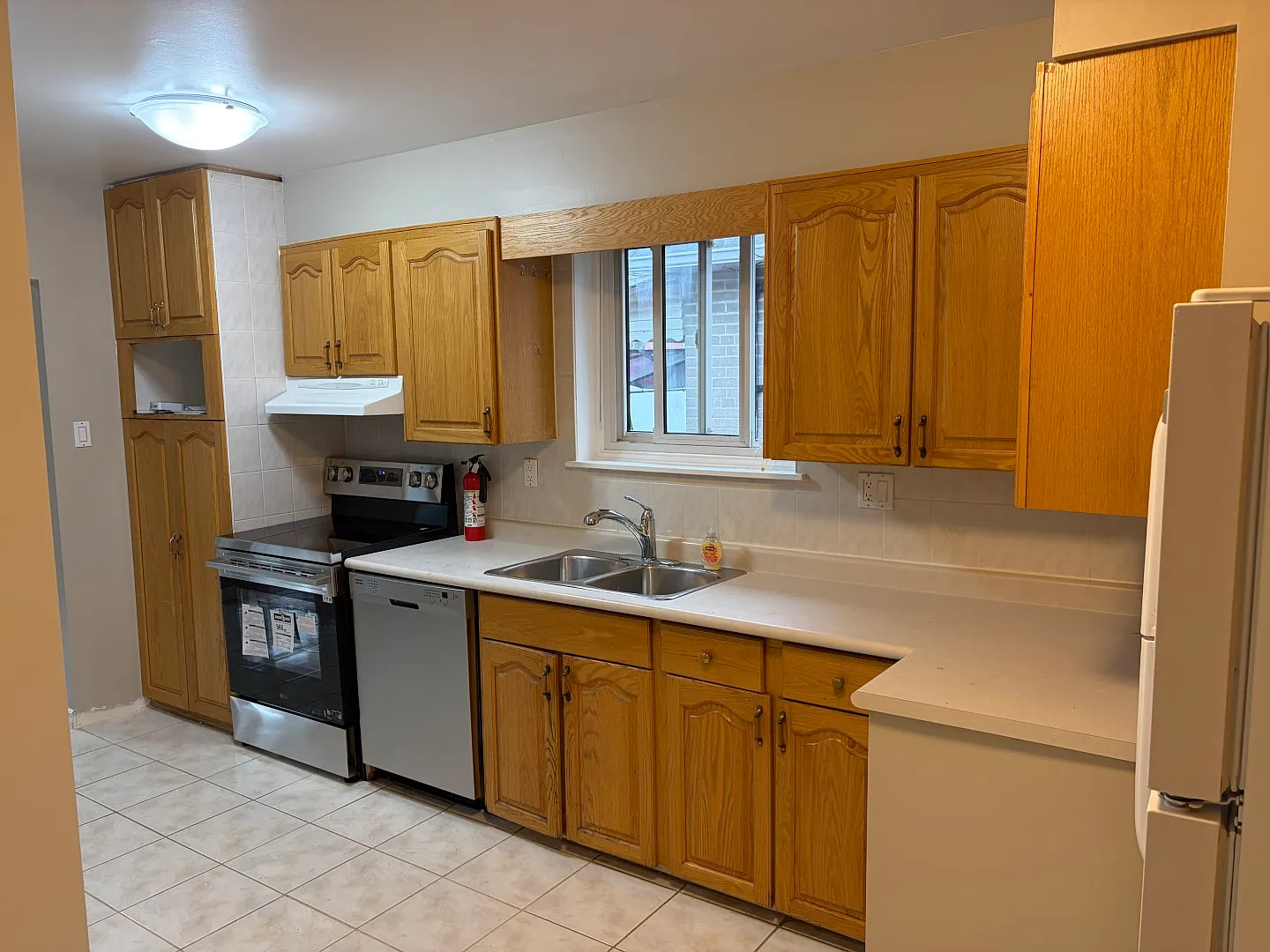 3 bed, 1200 sqft, $2,975 — Photo 4