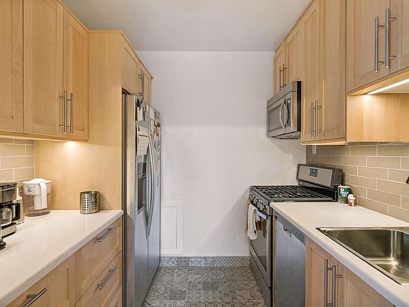5th image of 4201 Cathedral Ave NW APT 718E