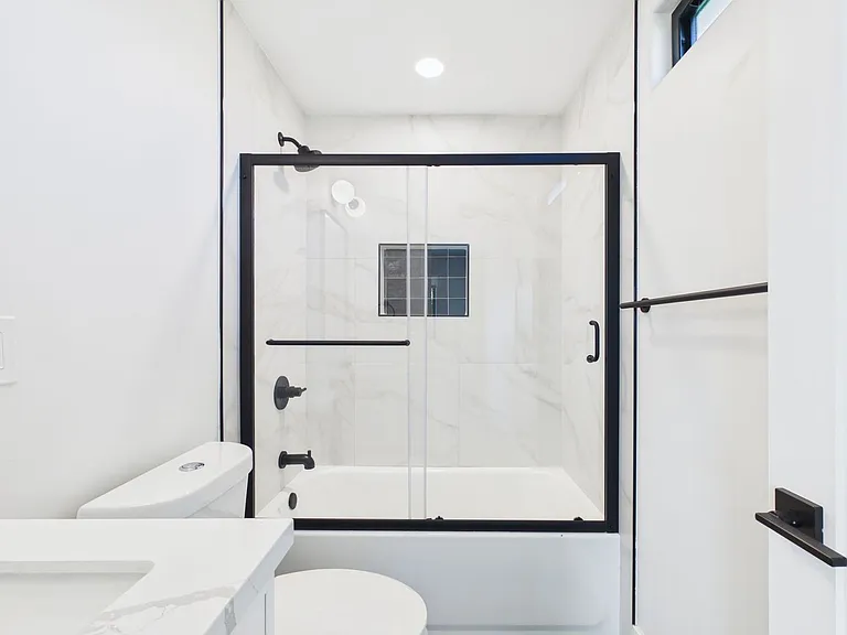 GS - 3129 Emerson — Photo 29