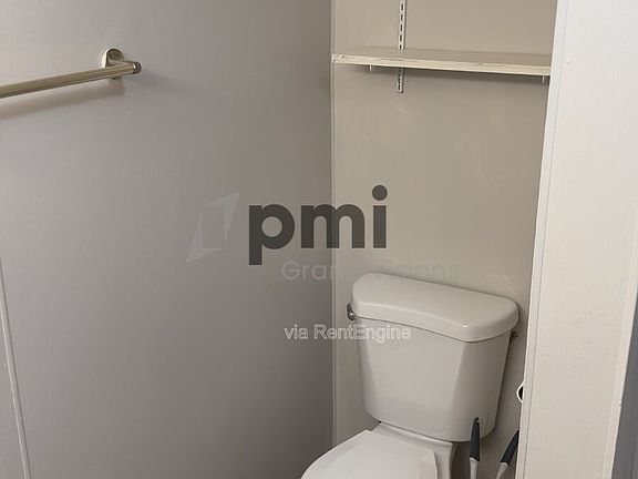 4th image of 16 W Buchanan Ave Unit 4