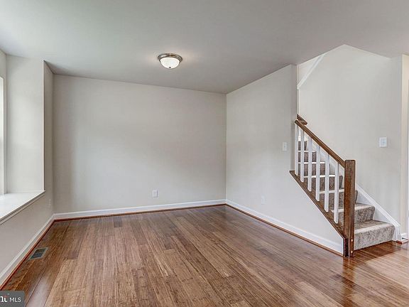 3rd image of 139 Ruby Glen Ln