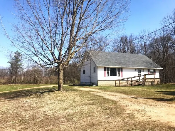 28068 80th Ave, Lawton, MI 49065