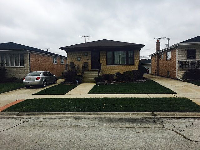1st image of 416 Hoxie Ave