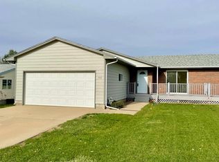 506 W 16th St, Yankton, SD 57078