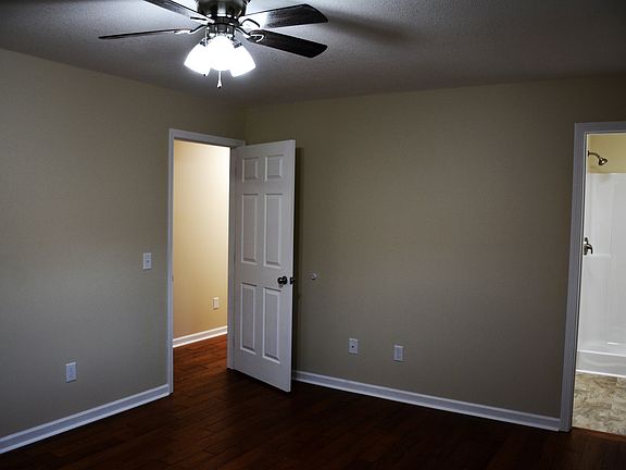 5th image of 203 Shady Brook Dr
