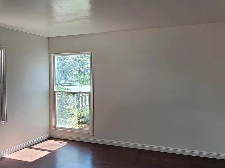 530 N Eastwood Ave — Photo 3