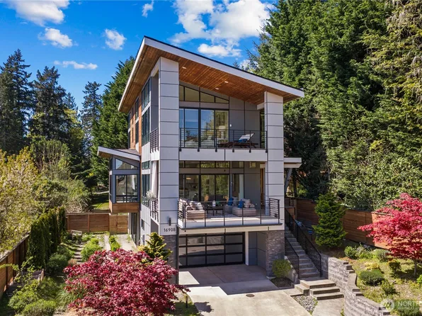16908 SE 34th Street, Bellevue, WA 98008