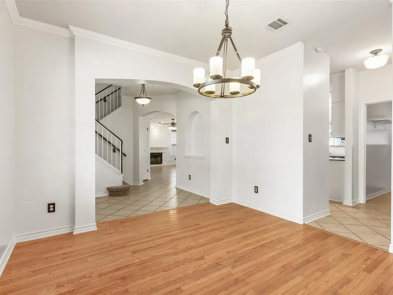 2604 Stenson Dr — Photo 3
