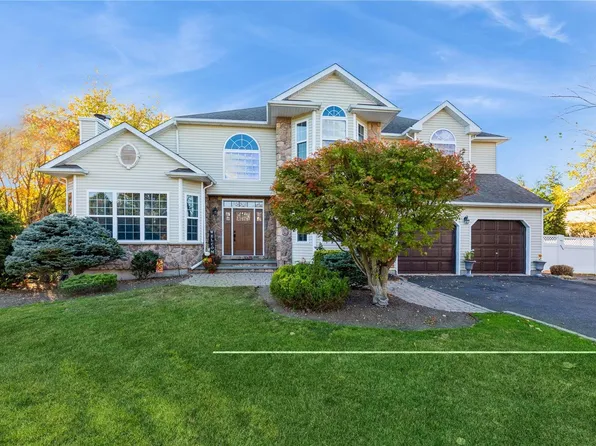 21 Island Trail, Mount Sinai, NY 11766