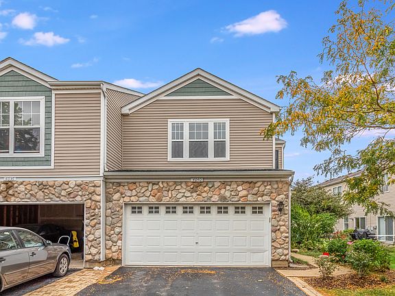 2nd image of 4040 Blackstone Dr #4040