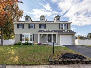 208 Regency Rd, Beverly, NJ 08010