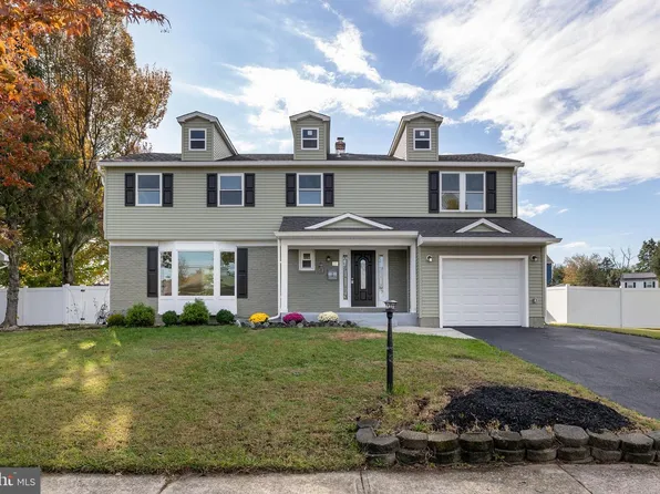 208 Regency Rd, Beverly, NJ 08010