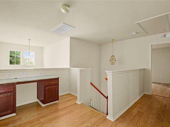 4th image of 309 Lone Star Blvd