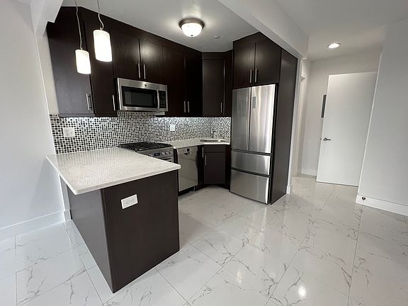 5th image of 22-07 Astoria Blvd S Unit 4B