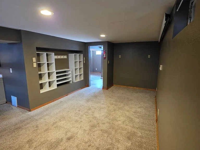 124 E Van Buren St — Photo 17
