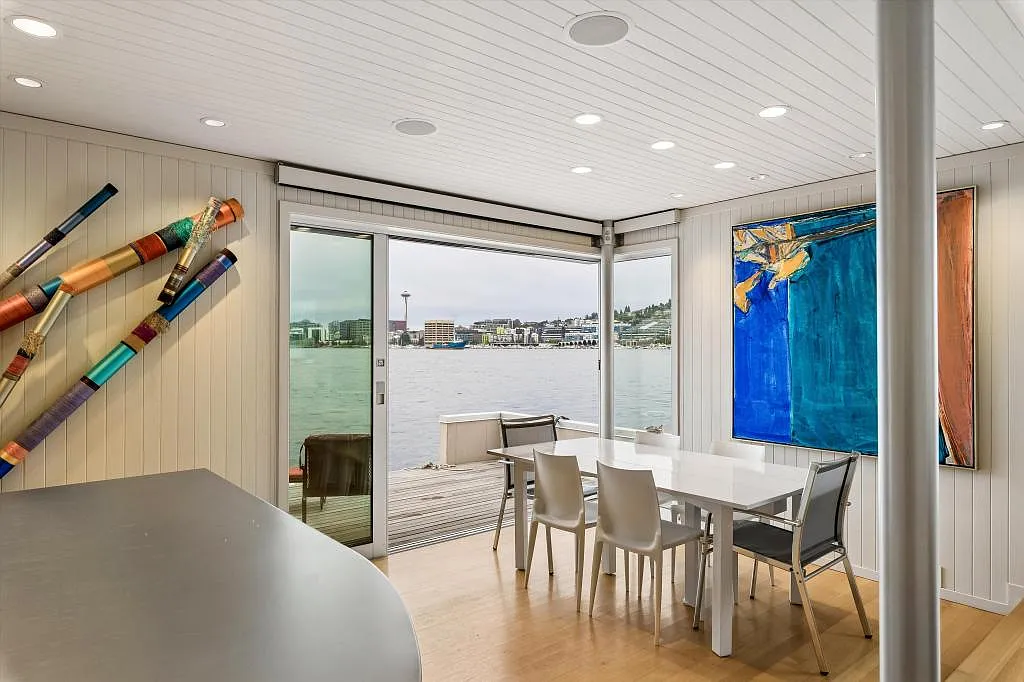 Luxury Lake Union Floating Home - 2 bedrooms + den — Photo 3