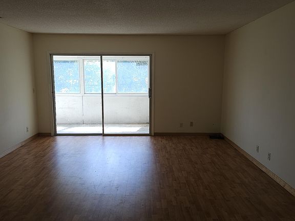 3rd image of 306 Circle Drive S #202