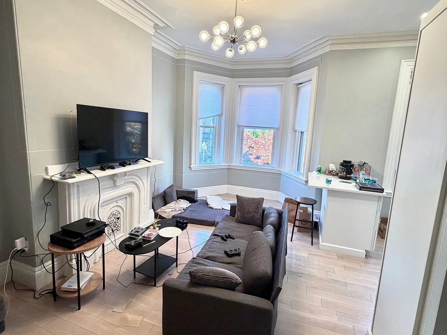 4 bed, 9999 sqft, $7,100 — Photo 3