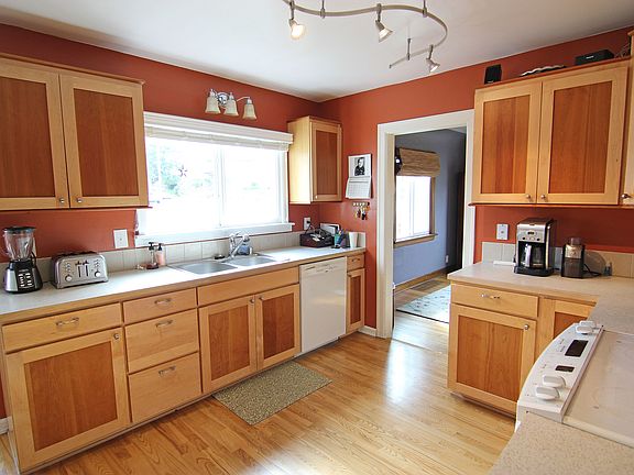 4th image of 4603 N Huson St