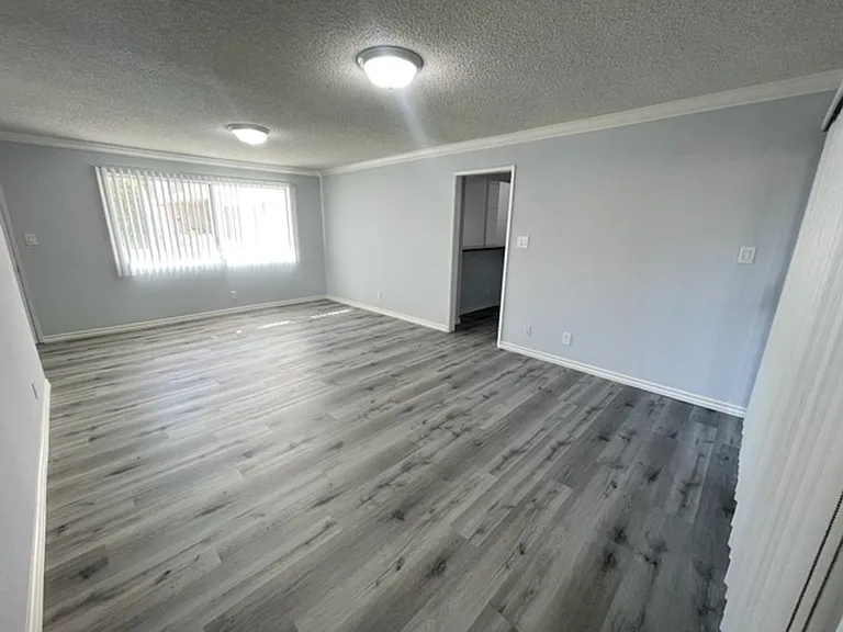 1750 Gillette Cres — Photo 3