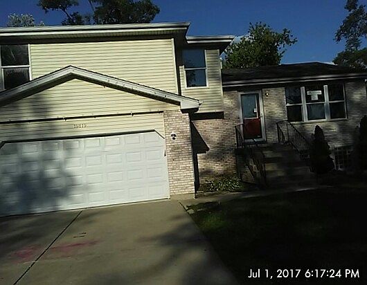 2nd image of 10 Forest Wood Ln