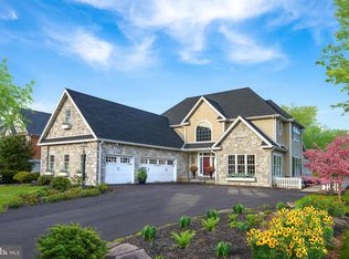 829 Woodfield Dr, Lititz, PA 17543