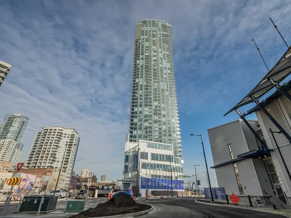 680 Quayside Dr #3907, New Westminster, BC V3M 6Z6