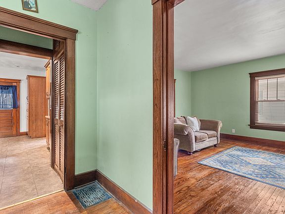 5th image of 1121 W 15th St