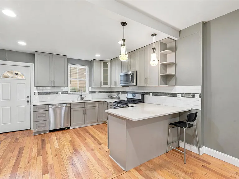 2504 Manton St — Photo 4
