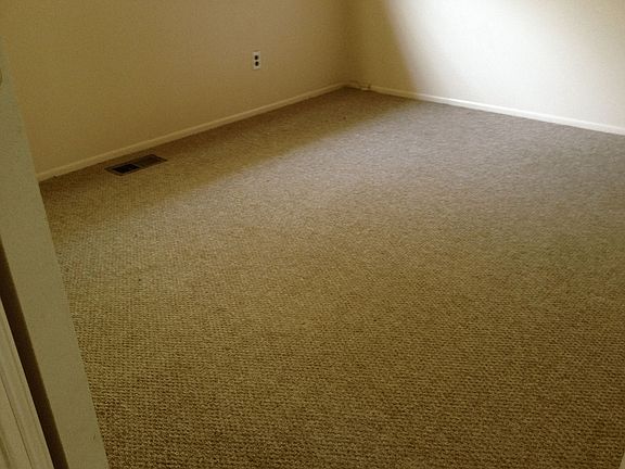 4th image of 1083 Cloverlawn Dr
