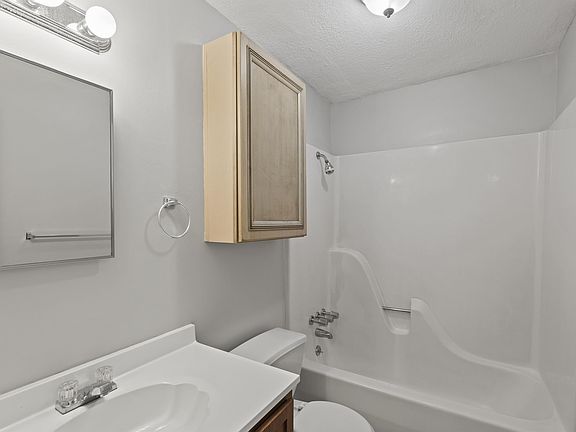 4th image of 310 S 8th St #B