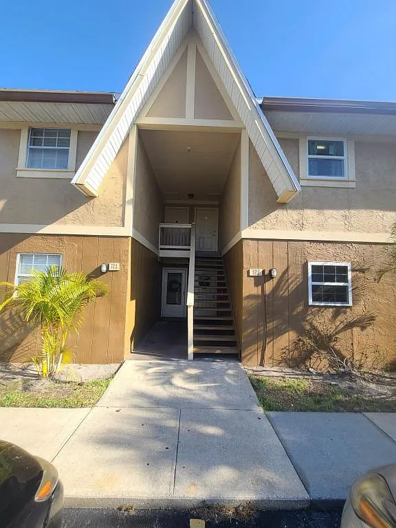 254 Ulster Ln. — Photo 2