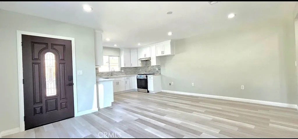 3 bed, 1100 sqft, $3,250 — Photo 3