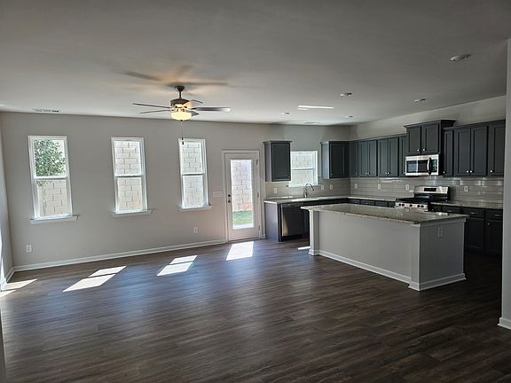 4th image of 135 Berry Dr
