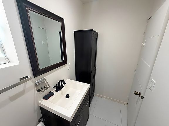 5th image of 2300 N 20th Ave Unit B