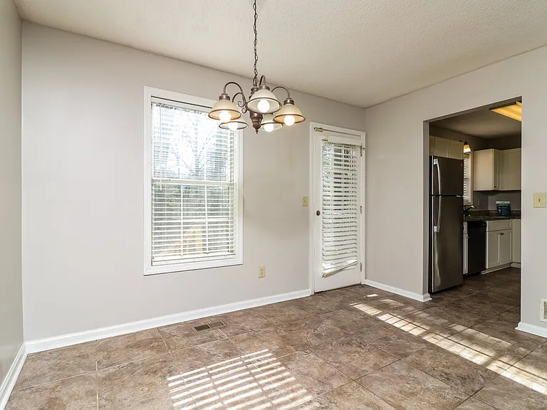 200 Campbell Dr — Photo 8