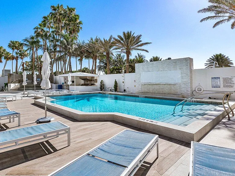 1500 S Ocean Blvd #303 — Photo 36