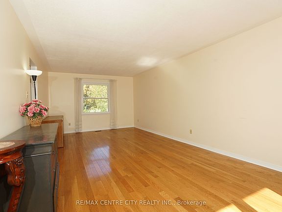 5th image of 1096 Viscount Rd