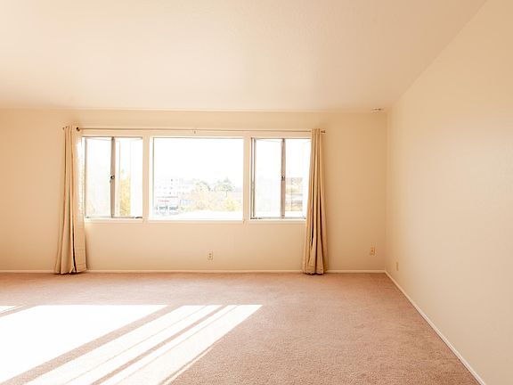 2nd image of 210 Athol Ave