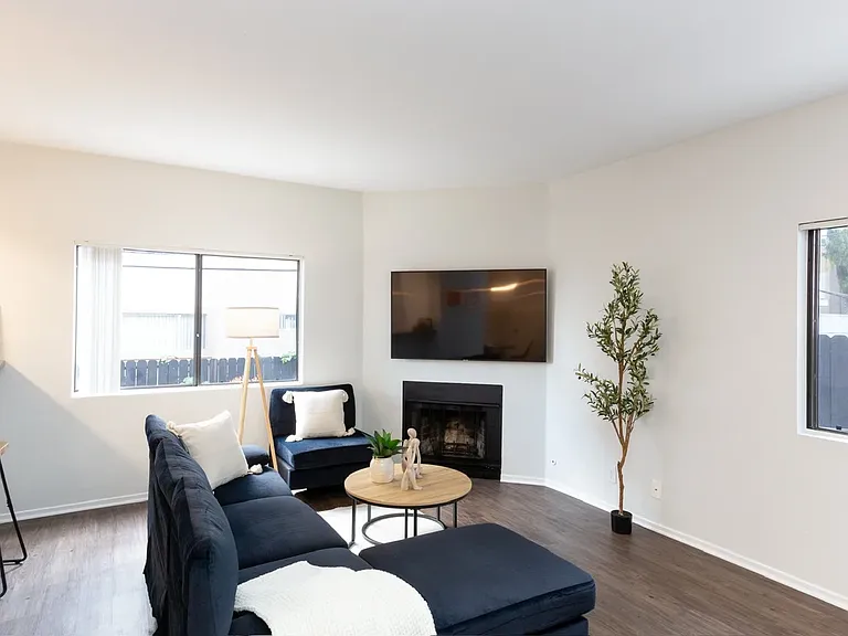 711 N Sweetzer Ave #105 — Photo 5