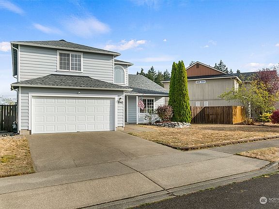 Great curb appeal!>