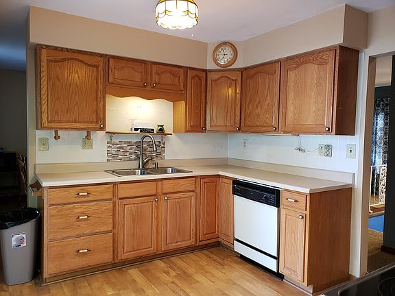 5th image of 3201 Bradley Dr