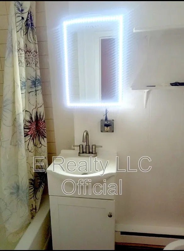 1 bed, 1.0 bath, $925 — Photo 3