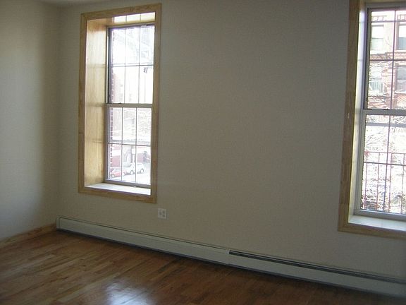2nd image of 122 Alexander Ave APT 3