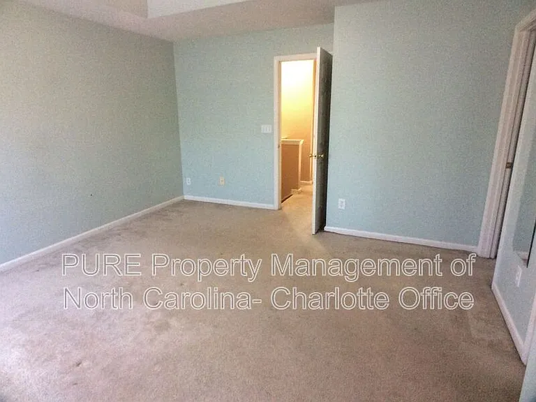 18040 Delmas Dr — Photo 24