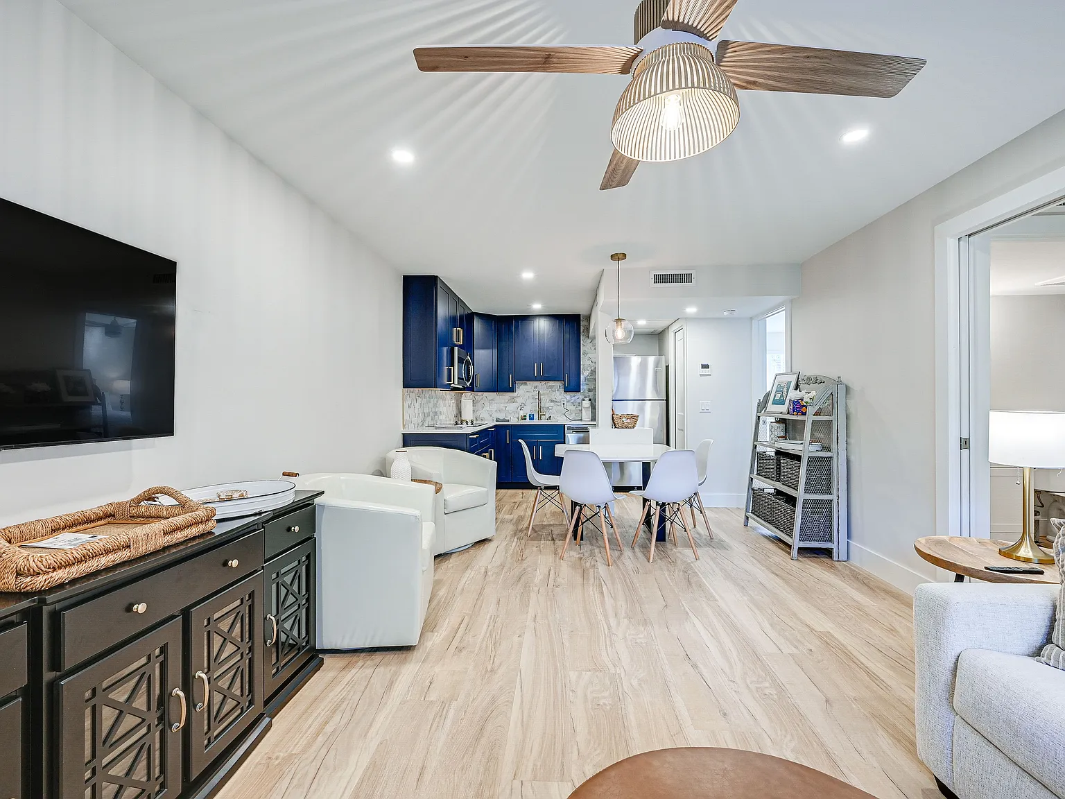 2 bed, 662 sqft, $5,000 — Photo 4