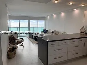 Arlen House East Condo — Photo 2